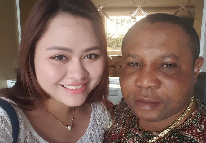 Micheal IkeChukwu Leonard và Huỳnh Hạ Bình - Ảnh do cơ quan chức năng cung cấp