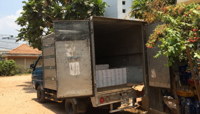 Chiếc xe tải chở thuốc lá lậu bị cảnh sát bắt quả tang - Ảnh: Thái Bảo
