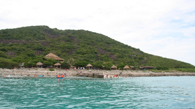 Đảo Hòn Mun trong vịnh Nha Trang thuộc Khu Bảo tồn biển đầu tiên của Việt Nam - Ảnh: Phan Sông Ngân