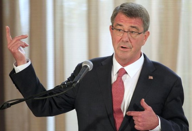 Bộ trưởng quốc phòng Mỹ Ash Carter sẽ thăm tàu sân bay USS John C. Stennis đang đi ngang biển Đông - Ảnh:AP