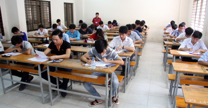 Thí sinh dự kỳ thi Olympic Cơ học toàn quốc lần thứ 28 - năm 2016 tại Trường ĐH Giao thông vận tải TP.HCM sáng 17-4. - Ảnh: Trần Huỳnh