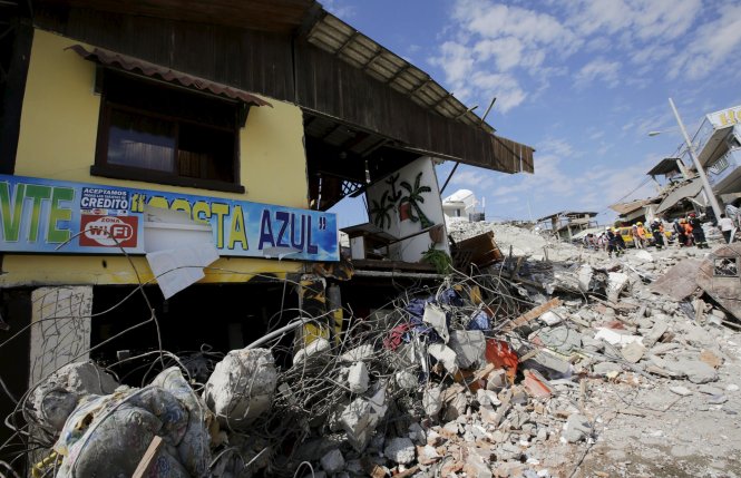 Ecuador vẫn đang hối hả khắc phục hậu quả từ trận động đất hôm 16-4. Ảnh: Reuters