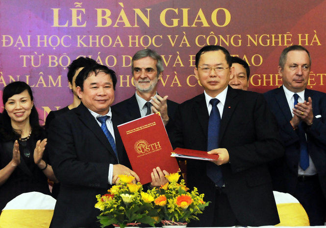 Lễ bàn giao trường Khoa học và Công nghệ Hà Nội