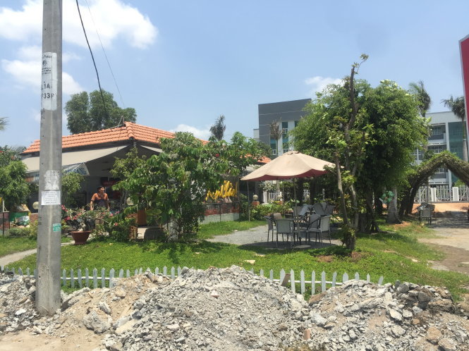 Quán cà phê của ông Tấn