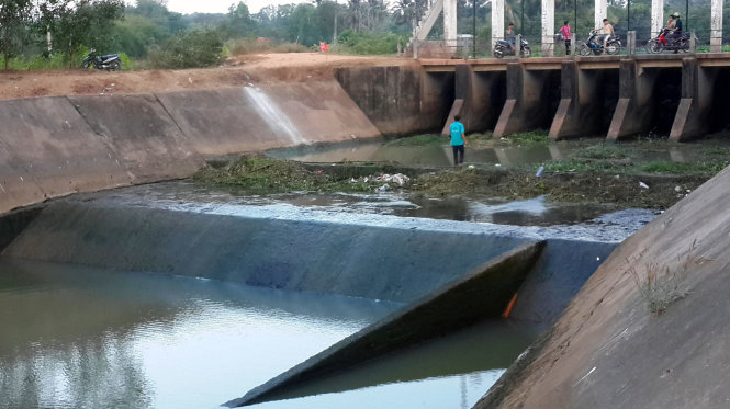 Hạ nguồn đập Phước Bình (ấp 2, xã Phước Bình, huyện Long Thành, Đồng Nai), nơi hai bé trai tử vong do đuối nước ngày 18-4 - Ảnh: A Lộc