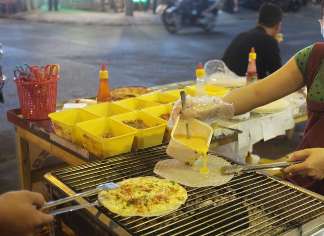 Nhiều loại hộp nhựa được tận dụng dùng lại mà người sử dụng không biết đó là loại dùng một lần hay nhiều lần - Ảnh: Châu Anh