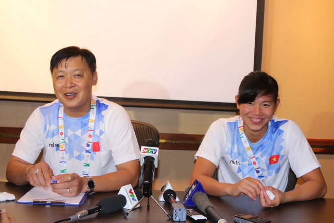 Ánh Viên và HLV Đặng Anh Tuấn tại SEA Games 28. Ảnh: N.K