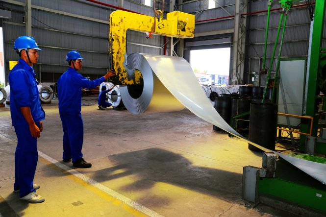 Nhiều doanh nghiệp cho rằng thủ tục hành chính, chính sách, chi phí bất hợp lý... gây trở ngại không nhỏ đến hoạt động sản xuất kinh doanh, khiến doanh nghiệp không lớn nổi - Ảnh: T.V.N.