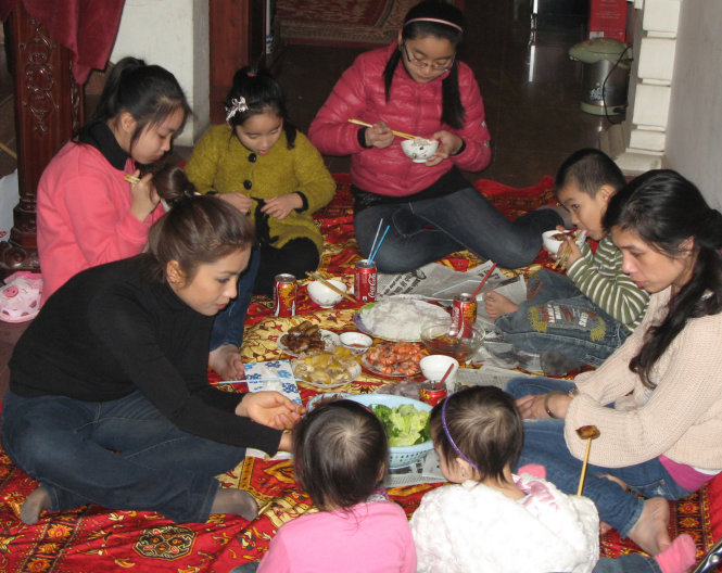Chất lượng bữa ăn phụ thuộc nhiều vào tâm trạng khi ăn, tư thế ngồi chỉ là phần hỗ trợ - Ảnh: T.T.D.