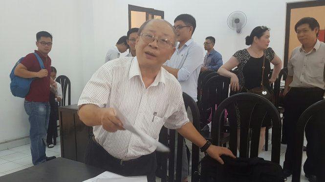 Ông Phan Dũng sau phiên xét xử ngày 29-4 - Ảnh: Hoàng Điệp