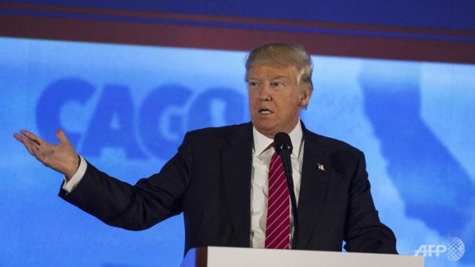 Ông Trump xuất hiện trên sân khấu tại hội nghị đảng Cộng hòa ở California - Ảnh: AFP