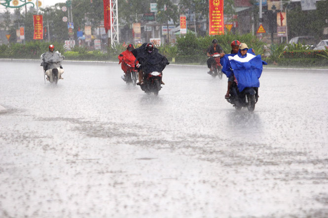 Mưa trái mùa lớn ở TP Cần Thơ chiều 1-5 - Ảnh: Chí Quốc