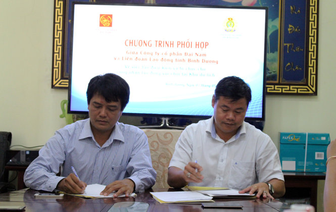 Khu Du lịch Đại Nam và Liên đoàn Lao động tỉnh Bình Dương ký hợp tác tổ chức cho công nhân đến vui chơi - Ảnh: Đình Trọng