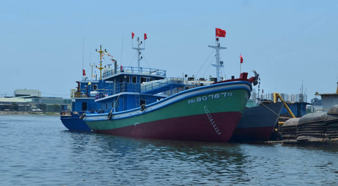 Hạ thủy tàu cá ĐNa-90767 TS - Ảnh: Tấn Lực