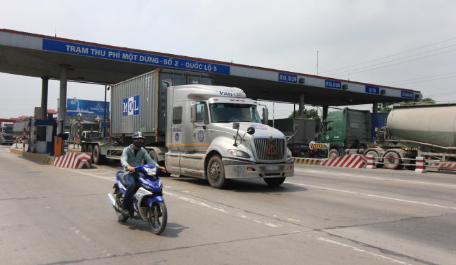 Trạm thu phí trên QL5 - Ảnh: Tiến Thắng
