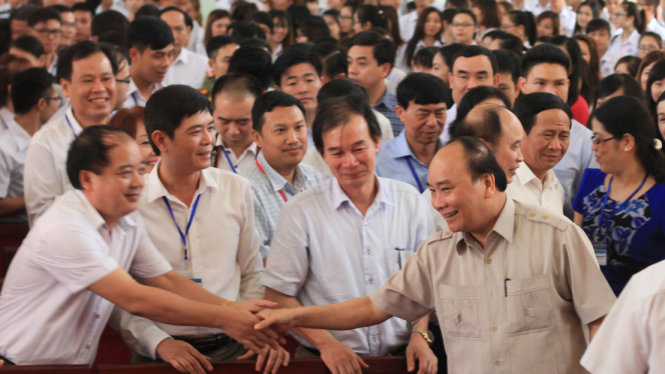 Thủ tướng Nguyễn Xuân Phúc gặp gỡ, nói chuyện với cán bộ, giảng viên và sinh viên trường ĐH Hải Phòng chiều 8-5 - Ảnh: Tiến Thắng