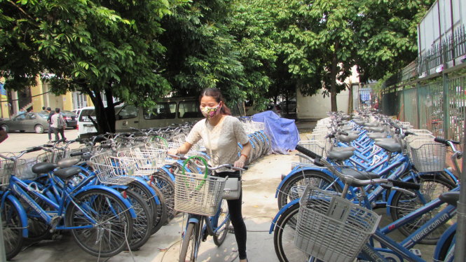 Điểm cho thuê xe tại Trường ĐH Điện lực chủ yếu chỉ thu hút nhiều sinh viên năm 1, năm 2 - Ảnh: N.H.Thanh