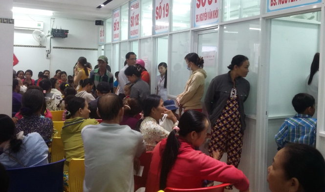 Phòng khám đa khoa Phương Nam thu hút đông đảo người đến khám - Ảnh: Nguyễn Hùng