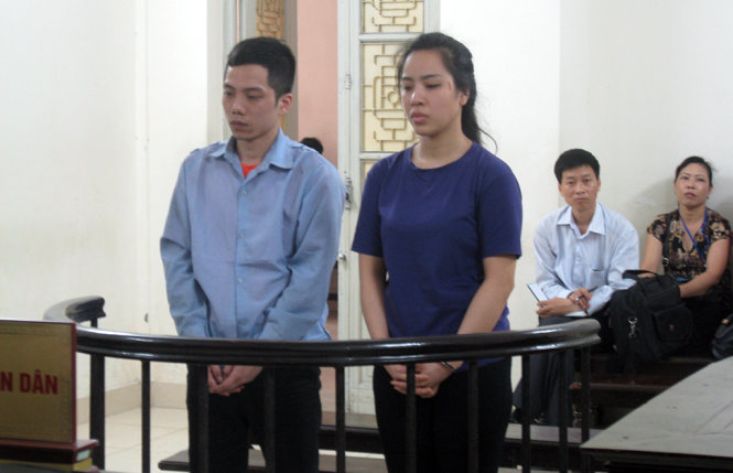 Hai bị cáo Ngọc và Hiếu tại tòa - Ảnh: T.L