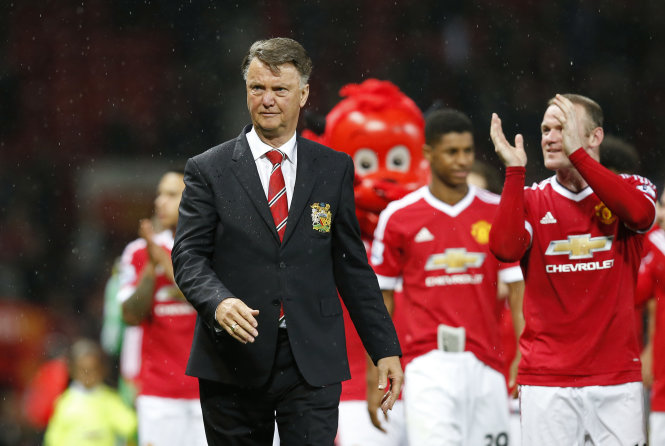HLV Van Gaal trước cơ hội giành danh hiệu đầu tiên của mình cùng M.U - Ảnh: Reuters
