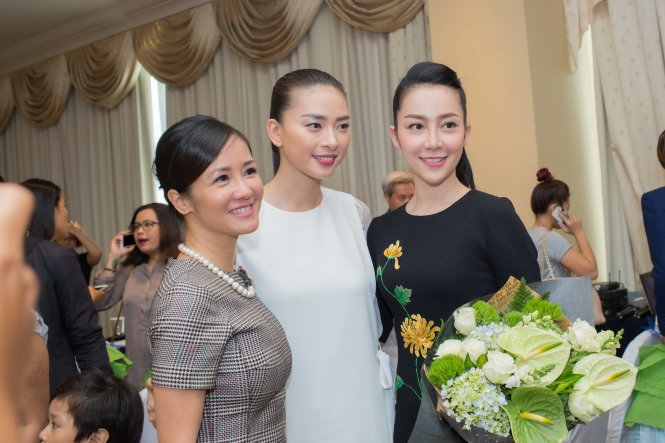Ca sĩ Hồng Nhung, diễn viên Ngô Thanh Vân và diễn viên múa Linh Nga là những đại sứ đầy nhiệt huyết của Vết sẹo cuộc đời - Ảnh: VAA