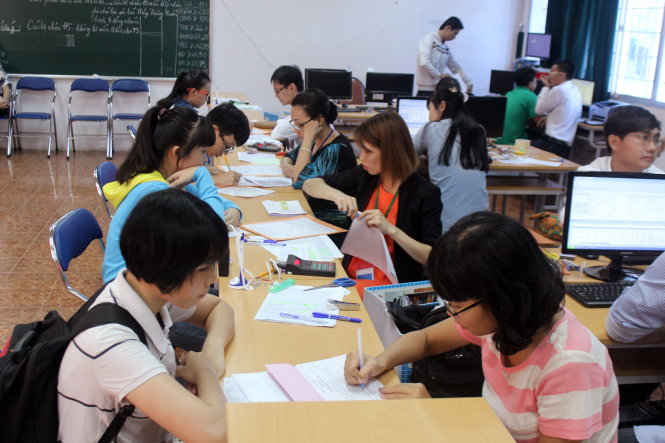 Thí sinh nộp hồ sơ xét tuyển vào Trường ĐH Y khoa Phạm Ngọc Thạch năm 2015. Ảnh: TTO