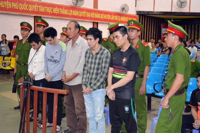 Các bị cáo tại tòa - Ảnh: Hoàng Trung