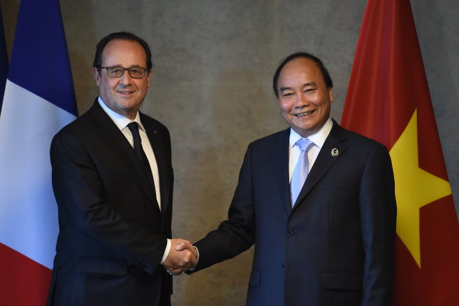 Thủ tướng Nguyễn Xuân Phúc gặp Tổng thống Pháp François Hollande - Ảnh: AFP