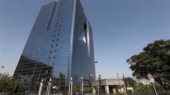 Tòa nhà Ngân hàng trung ương Iran ở Tehran. Dù đã đổi mới tôn giáo rất nhiều thời gian qua, nhưng Iran vẫn rất nghiêm khắc trong việc duy trì các giáo lý Hồi giáo của họ - Ảnh: Iranvajahan