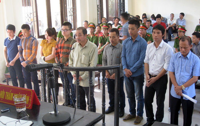 Minh “sâm” và các đồng phạm hầu tòa ngày 1-6 - Ảnh: T.T