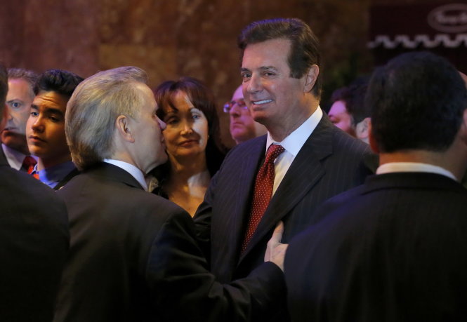 “Quân sư” Manafort trò chuyện cùng đội ngũ “hậu trường” của Donald Trump ở New York - Ảnh: Reuters