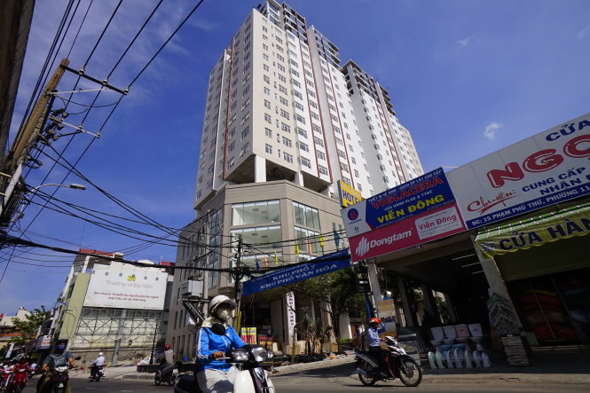 Dù chưa được nghiệm thu, nhưng chủ đầu tư chung cư Bảy Hiền Tower đã cho người dân vào ở - Ảnh: Q.ĐỊNH