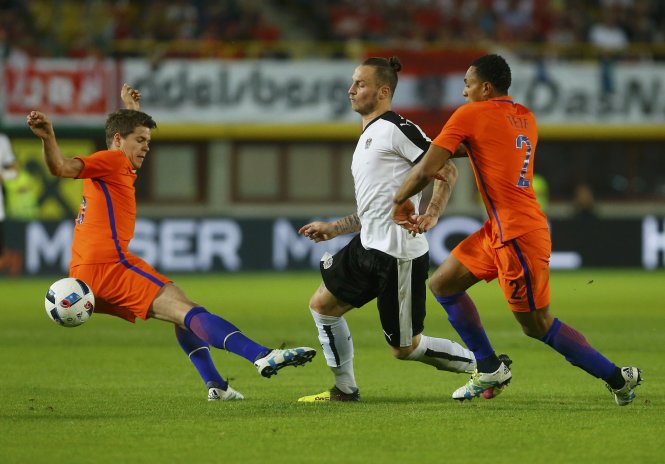 Euro 2016 sẽ áp dụng nhiều luật mới. Ảnh: Reuters