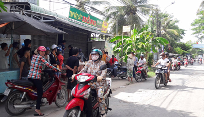 Hiện trường căn nhà của Bình tại Tp Long Xuyên nơi xẩy ra án mạng đang bị phong tỏa phục vụ điều tra - Ảnh: BỬU ĐẤU
