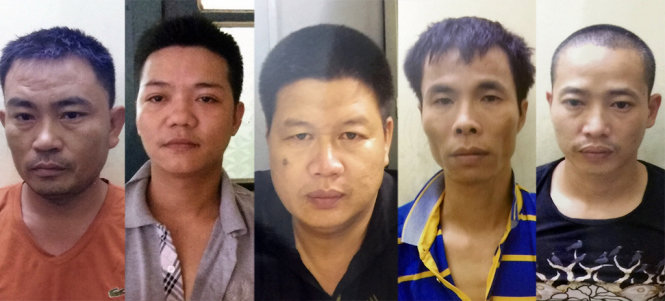 Các nghi phạm khống chế, trói tay chân 2 bảo vệ để cướp tài sản - Ảnh: Thân Hoàng chụp lại từ tài liệu cử cơ quan công an