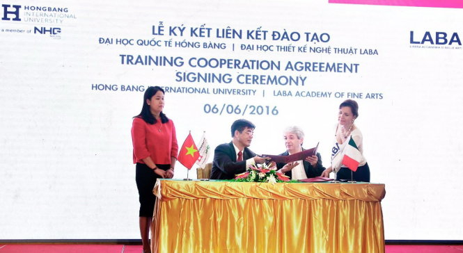 Đại diện Trường ĐH Quốc tế Hồng Bàng và ĐH Thiết kế nghệ thuật LABA ký kết hợp tác. Ảnh: HB