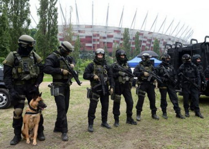 Ba Lan tập trận quân sự với các thành viên trong khối NATO và các nước thuộc Liên Xô cũ - Ảnh: AFP