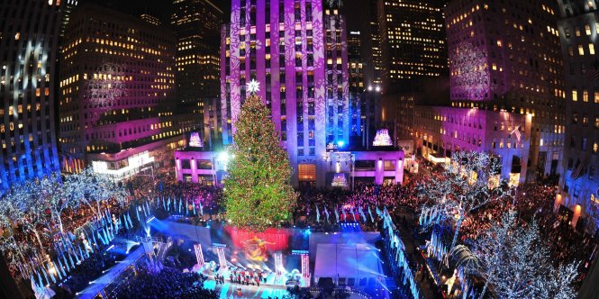Thành phố New York (Mỹ) rực rỡ ánh đèn về đêm - Ảnh: AFP