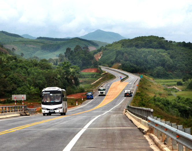 Đường cao tốc Nội Bài - Lào Cai là một trong 5 dự án mà trong năm 2014 Chính phủ đã cấp phát vốn thay vì cho vay lại hàng trăm tỉ đồng nhưng không xin ý kiến Quốc hội - Ảnh: Tuấn Phùng