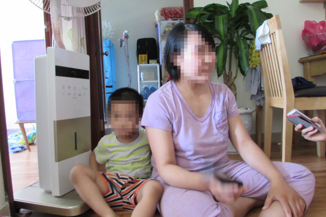 Mẹ cháu K. đến nay vẫn không hết bàng hoàng - Ảnh: N.H.THANH
