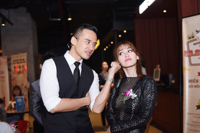 Lương Thế Thành và Tú Vi thân mật ở buổi ra mắt đoàn phim