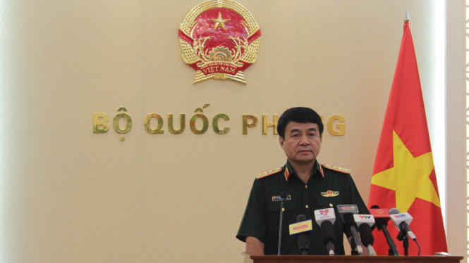 Thượng tướng Võ Văn Tuấn trả lời phỏng vấn tại Bộ Quốc Phòng chiều 24-6 - Ảnh: MY LĂNG