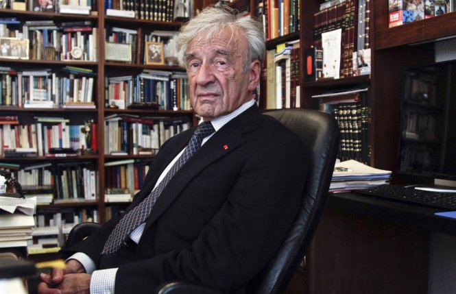 Nhà hoạt động xã hội, chủ nhân Nobel hòa bình Elie Wiesel trong bức ảnh chụp năm 2012 khi ông 83 tuổi tại New York - Ảnh: AP