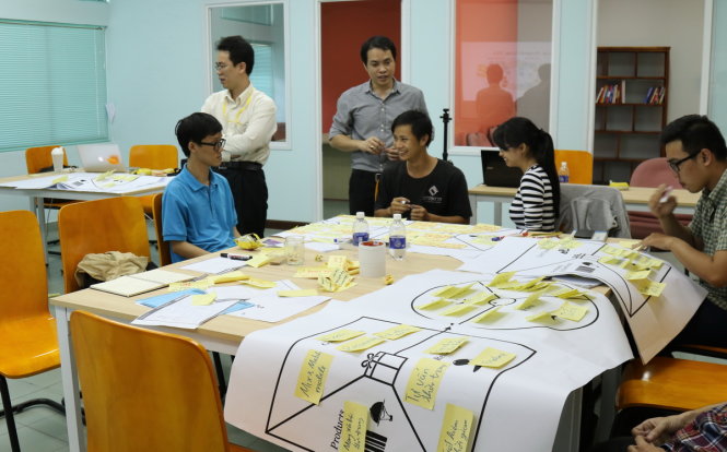 Các nhóm startup đang thực hành bài tập phần Thiết kế Tuyên bố giá trị (value proposition) - Ảnh: ITP
