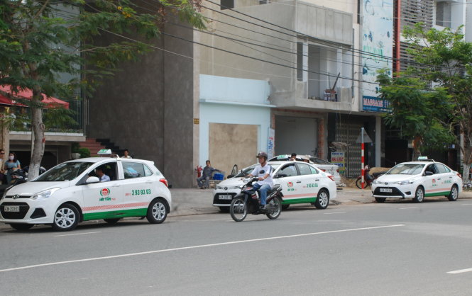Taxi Hải Vân trên đường phố Đà Nẵng - Ảnh: Việt Hùng