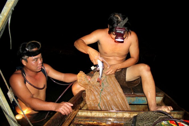 “Rái cá” Trịnh Văn Tâm (trái) - Ảnh: Tấn Đức