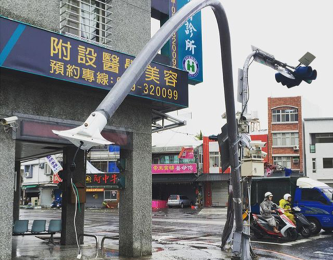 Một góc phố tan hoang sau bão Nepartak - Ảnh: Weather.com