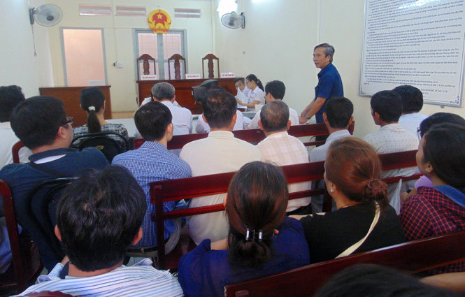 Quang cảnh một buổi hòa giải giữa 33 hô dân ngư dân và một DN bị kiện đòi bồi thường tại TAND TP Vũng Tàu - Ảnh: ĐÔNG HÀ