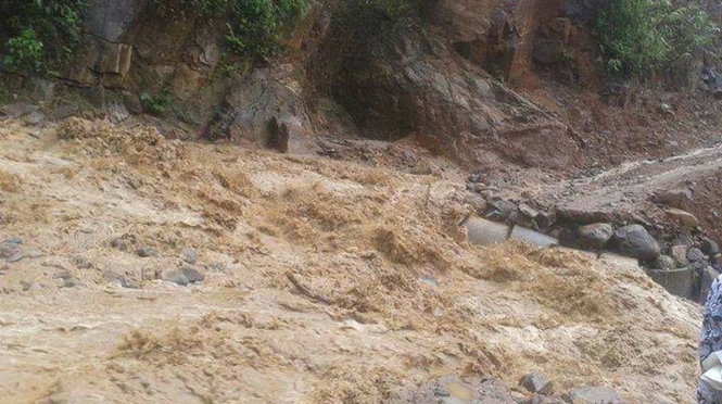 Con suối Nậm Đông, nơi xảy ra vụ hai anh em bị lũ dữ cuốn trôi - Ảnh: HOÀNG GIANG