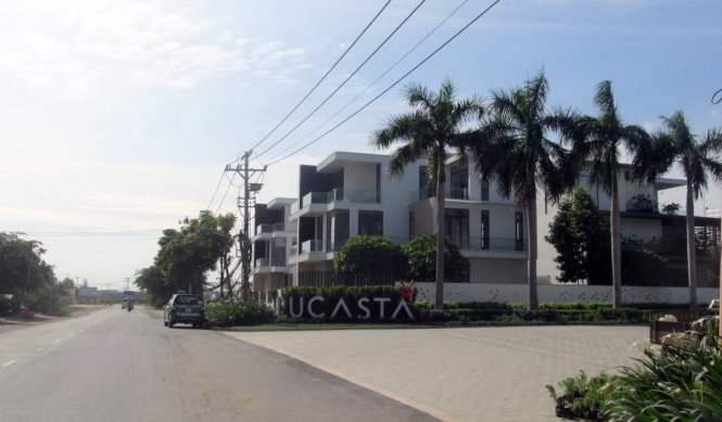 Một góc của khu biệt thự biệt lập tại quận 9, mặc dù giá tăng nhưng thanh khoản vẫn khá tốt - Ảnh: PHƯƠNG NGA